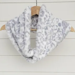 Chickadee Luxe Cuddle Infinity Scarf in Jaguar Vapor Minky