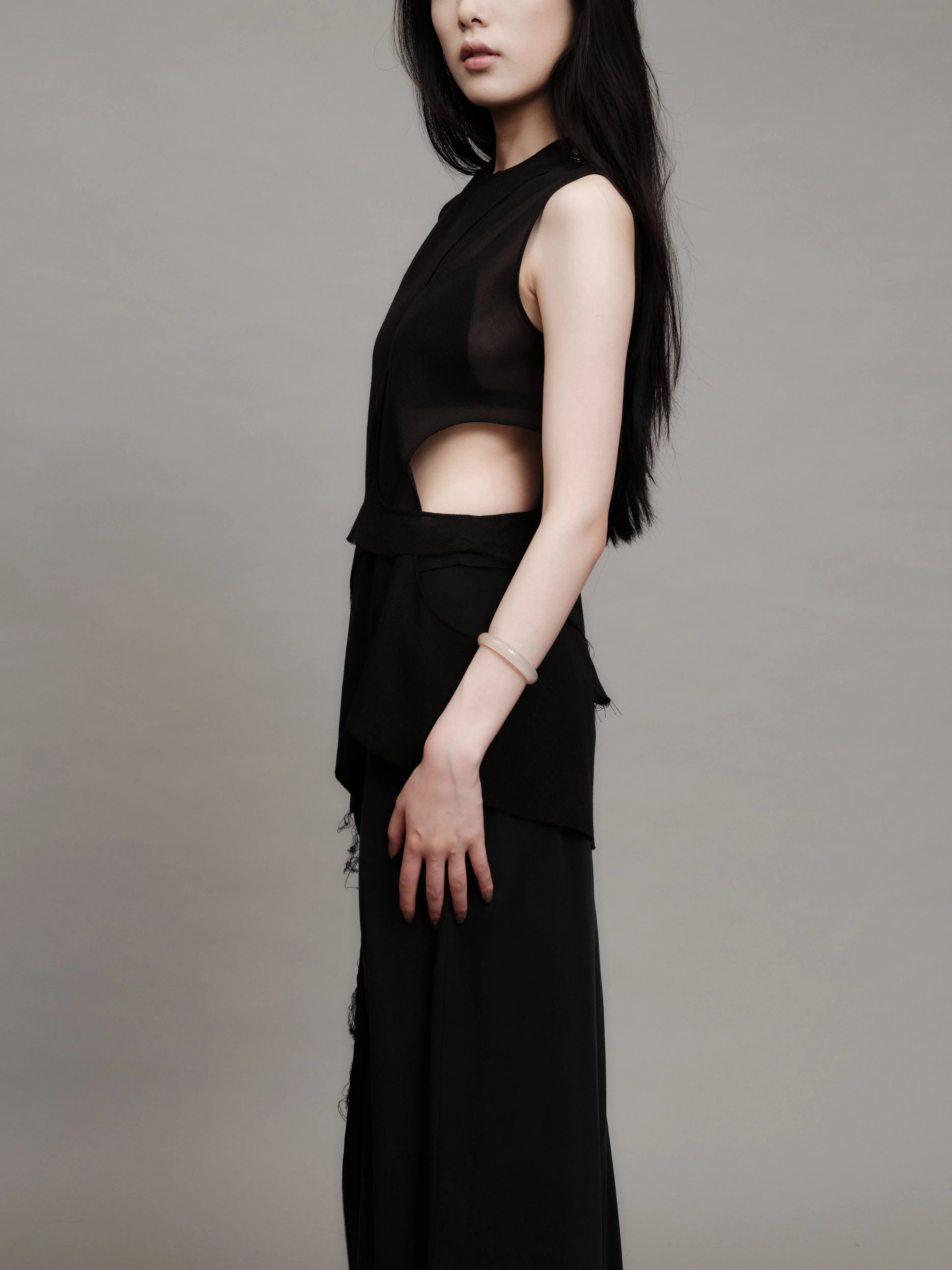 Irregular Hollowed-out Top
